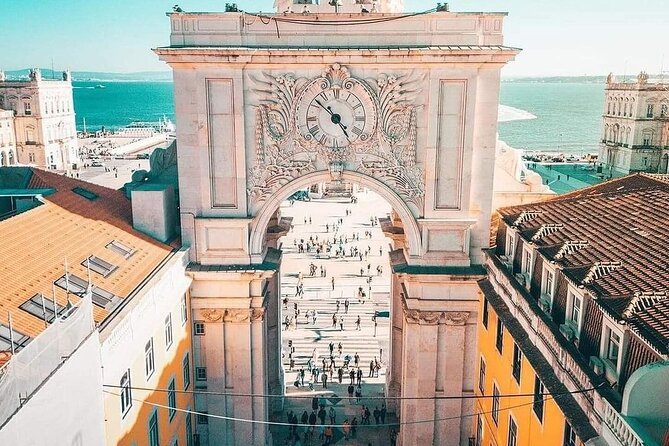 Private Tuk-Tuk Lisbon Tour - Visiting Lisbons Central Square: Praça do Comércio