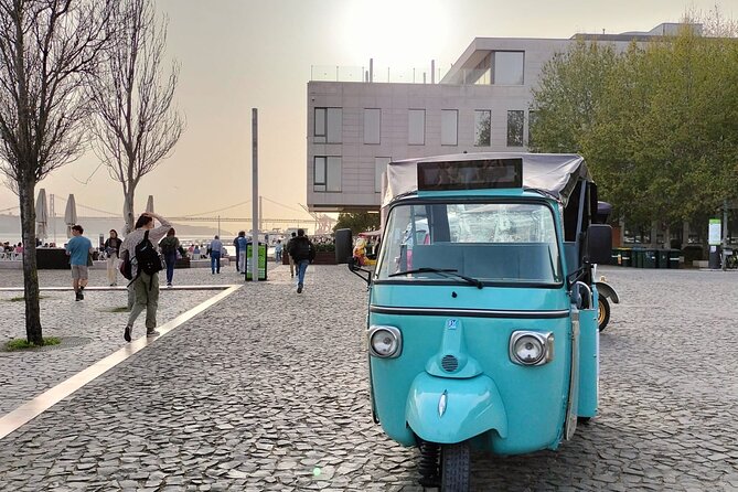 Private Tuk Tuk Tour 1h30 to Lisbon - Discovering Lisbon’s Historic Landmarks in a Compact Ride