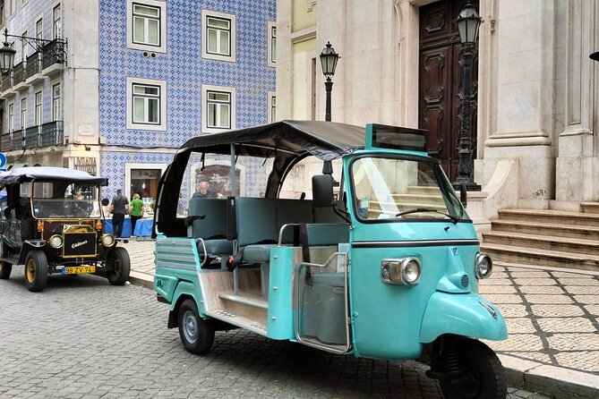 Private Tuk Tuk Tour 1h30 to Lisbon - The Guides: Knowledgeable, Friendly, and Engaging
