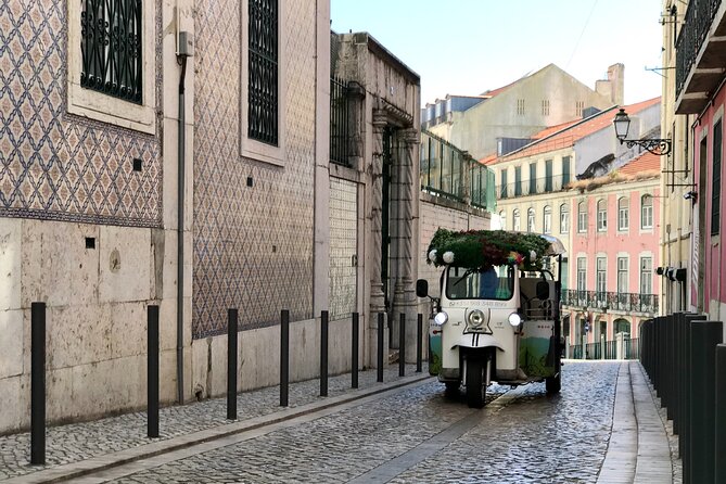 Private tuk tuk tour in old city Lisbon (Standard-1h30) - Explore Lisbon’s Old City in Style and Comfort
