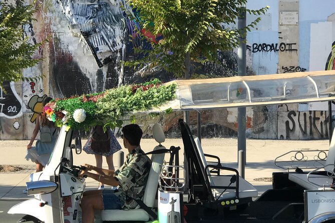 Private tuk tuk tour in old city Lisbon (Standard-1h30) - Panoramic Break at Miradouro das Portas do Sol