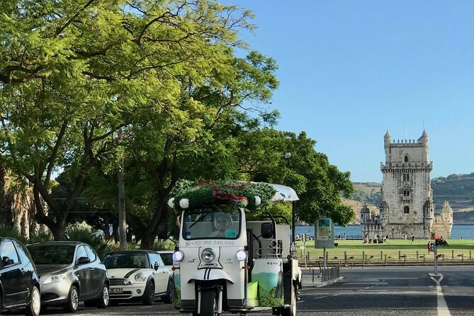 Private tuk tuk tour in old city Lisbon (Standard-1h30) - Final Panorama at Miradouro da Senhora do Monte