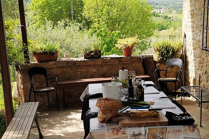 Private Tuscan Cooking Class And Wine Tasting in Radda in Chianti - Key Points