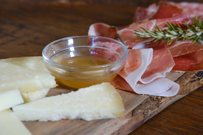 Private Tuscan Lunch with Wine & Evo oil tasting in the Vineyard - Visiting the Vineyard in San Gimignano