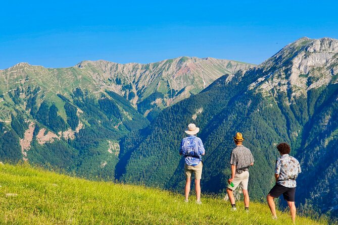 PRIVATE Umoljani Village - Lukomir Village Hike - The Picnic Lunch: Authentic Bosnian Flavors in the Mountains