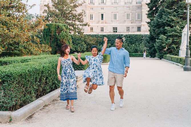 Private Vacation Photography Session with Photographer in Madrid - Key Points