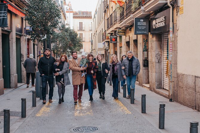 Private Vacation Photography Session with Photographer in Madrid - The Sum Up: A Personalized and High-Quality Madrid Photo Experience