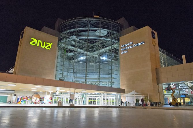 Private Van Transfer from Lisbon to Airport - The Vehicle and Onboard Amenities