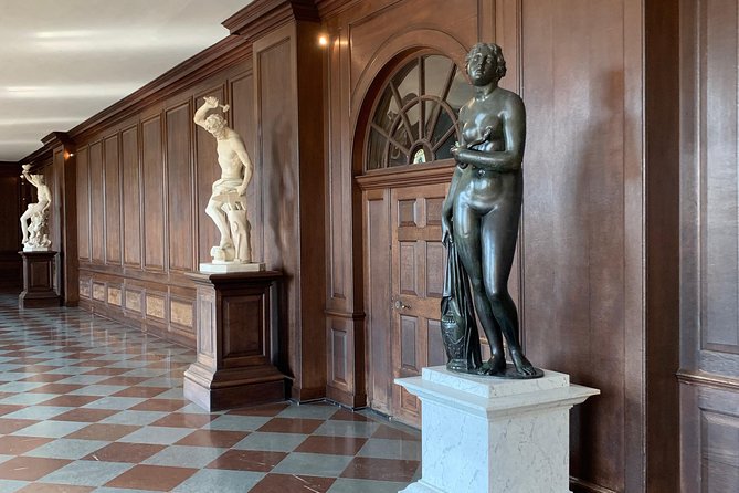 Private Vehicle To Hampton Court Palace From London With Admission Tickets - The Strengths and Limitations: A Balanced View