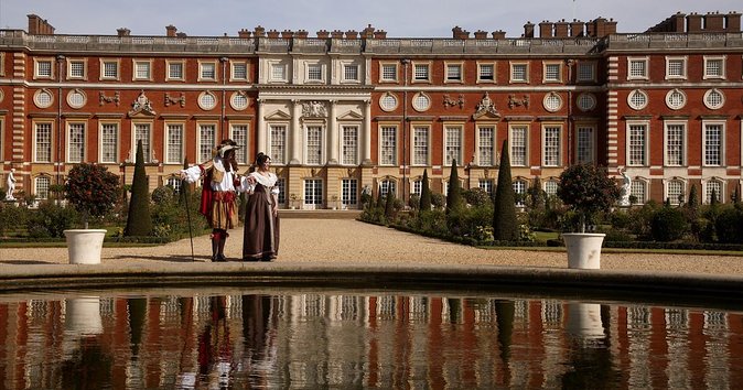 Private Vehicle To Hampton Court Palace From London With Admission Tickets - Who Will Enjoy This Tour Most?