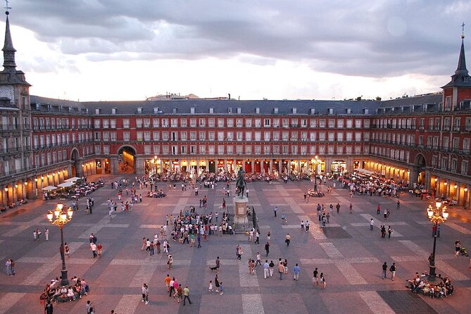 Private VIP visit to the Royal Palace and city tour, Madrid in full - Unveiling the Charm of Plaza Mayor