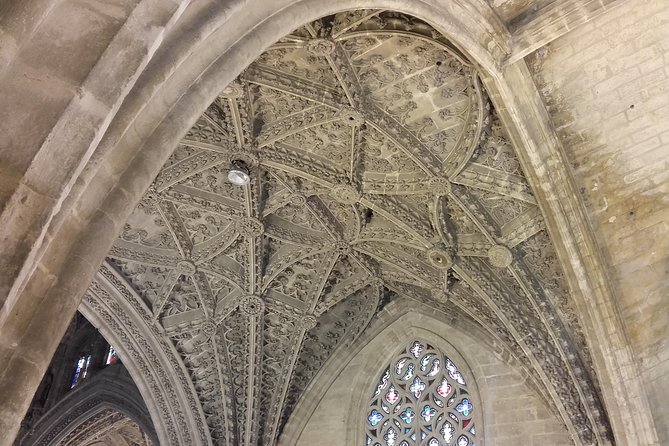 Private visit Cathedral and Royal Alcazares of Seville - Practical Details: Meeting Point and Group Size