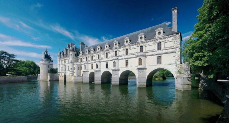 Private visit of the Loire Valley Castles from Paris - Transportation and Logistics for a Seamless Day