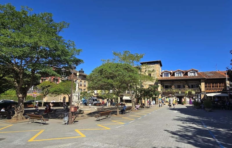 Private visit to the House of the Dukes of Almodovar in Comillas - Meeting, Pacing, and Accessibility Details