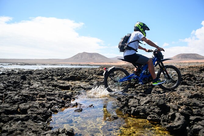 Private Volcanoes Tour Electric Experience of Fuerteventura - Physical Requirements and Accessibility