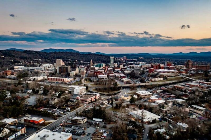 Private Walking Food Tour Asheville Downtown Flavors - Tasting Warm Bread and Crunchy Apples