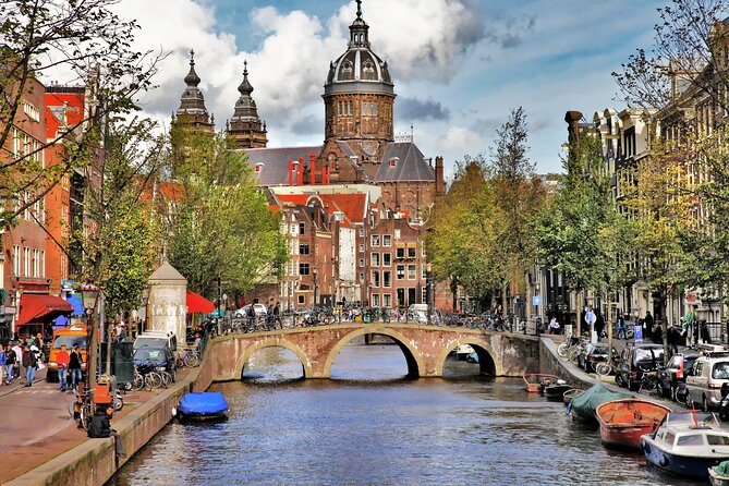 Private walking tour Amsterdam. English or Spanish. - Customization Options: Coffee, Beers, and Photo Stops