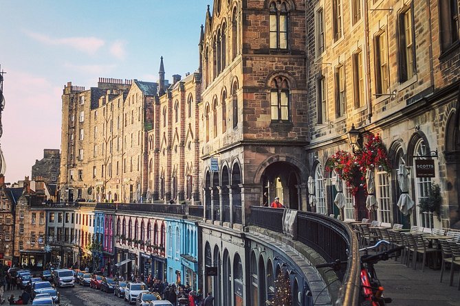Private Walking Tour: Edinburgh Highlights, including entry to Edinburgh Castle - Exploring Deacon Brodie’s Tavern and Historic Closeways