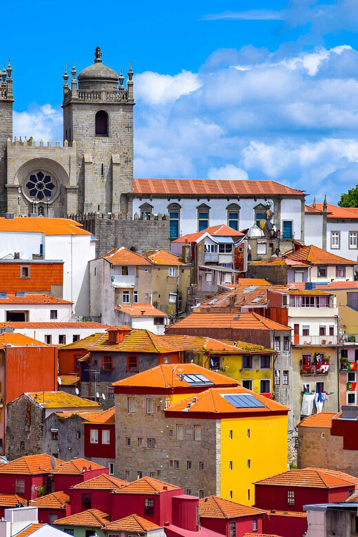 Private Walking Tour, highlights and secrets of Porto - Visiting the Igreja do Carmen and Livraria Lello