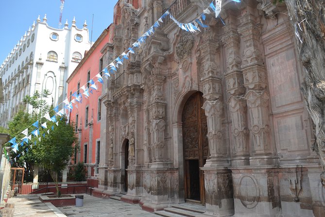 Private walking tour in Guanajuato (available from 1 person) - Strolling Through Plaza de San Fernando