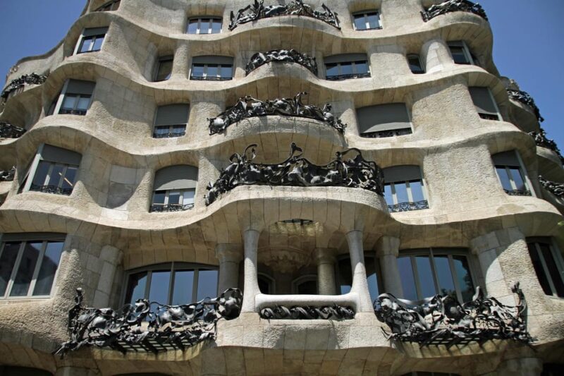 Private Walking Tour Of Casa Mila With Reserved Access - Discover Casa Milà with Reserved Entrance and Guided Outside Commentary