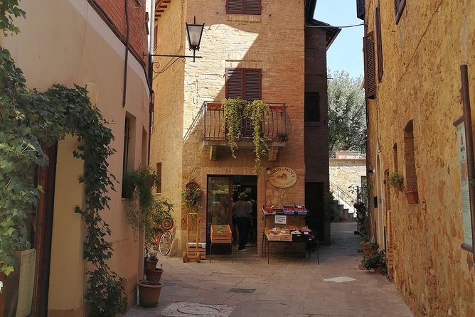 Private Walking Tour of Pienza with Licensed Tour Guide - Tasting Pienza’s Famous Pecorino Cheese