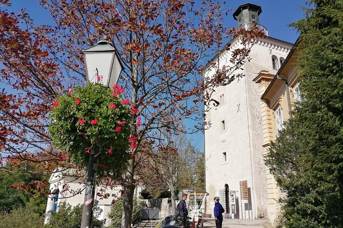 Private Walking Tour of Zagreb with Funicular Tickets - Starting Point at Zrinjevac and Welcome to Zagreb