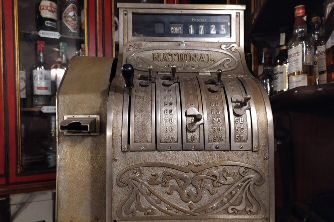 Private walking Tour: The oldest taverns of Madrid - The Oldest Restaurant in the World: A Key Stop