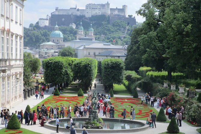 Private walking tour through the old town of Salzburg - Practical Details: Meeting Point, Pace, and Accessibility