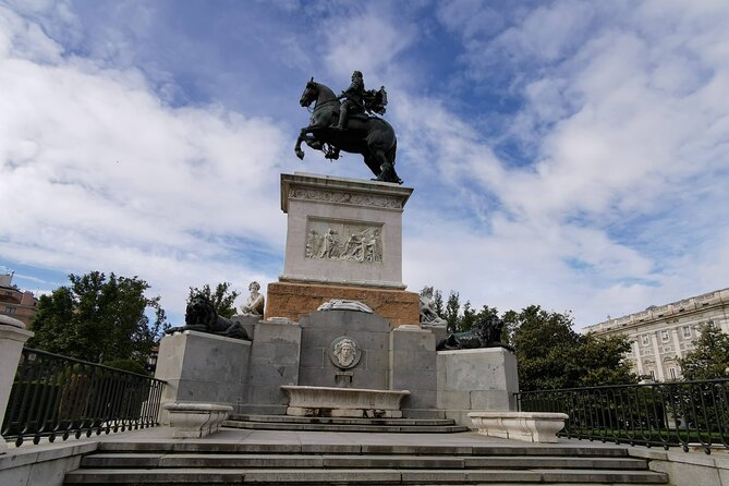 Private Walking Tour to Royal Palace and Old Town of Madrid - Discovering Madrid’s Main Squares