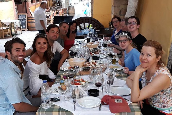 PRIVATE Walking Tour with Lunch and Wine Tasting by a Sommelier - Wine Tasting: A Highlight for Connoisseurs