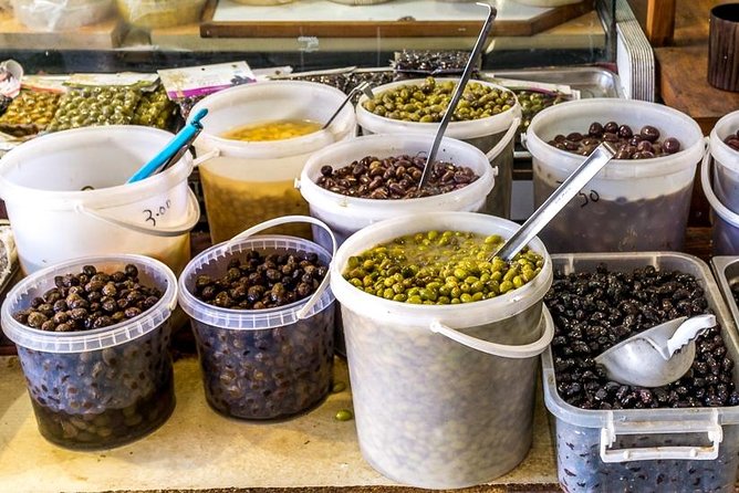 PRIVATE Walking Tour with Lunch and Wine Tasting by a Sommelier - Food Experience: Generous and Authentic