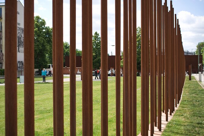 Private Walking Tour: World War 2 and Cold War Sites in Berlin - Experience Checkpoint Charlie and Cold War Tensions