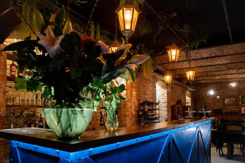 Private wine tasting event in authentic ambiance in Budapest - Key Points