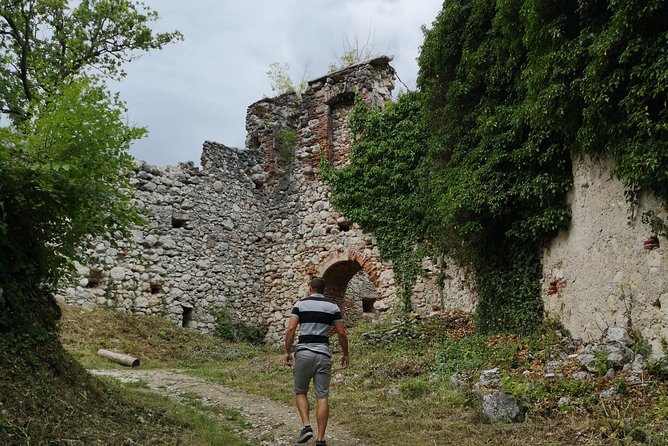 Private Wine Tour from Zagreb: Two Local Wineries & Samobor - Meeting the Local Winemakers