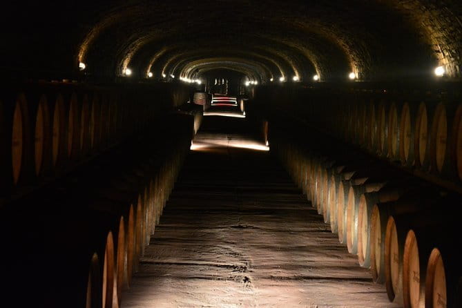 Private wine tour in Chianti Classico with sommelier (2 wineries) - Key Points