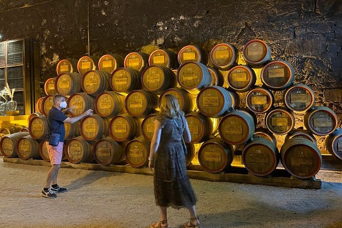 Private Wine Tour in the Douro Valley - Private wine tastings and lunch included - Comfort and Convenience with Round-Trip Transportation