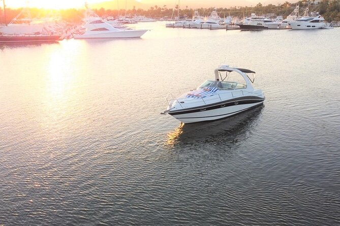 Private yacht charter for cruising & snorkeling in Cabo San Lucas - Crew Expertise and Personalized Service