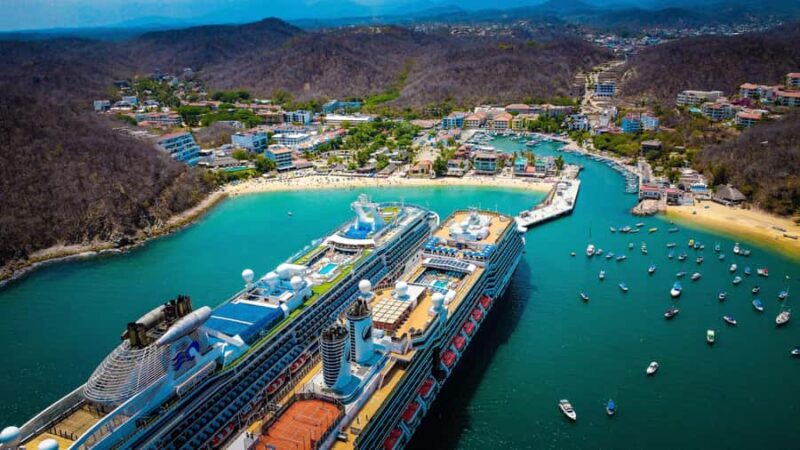 Private yacht tour of the Huatulco Bays - Swimming in El Órgano Bay and Marine Encounters