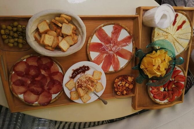 Private Yacht Tour with Drinks and Snorkeling in Gran Canaria - Included Amenities and Water Activities