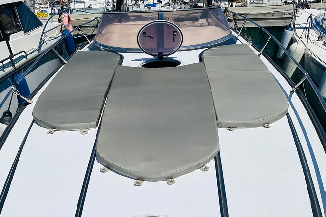 Private Yacht Tour with Drinks and Snorkeling in Gran Canaria - Comfortable Yacht Design and Facilities