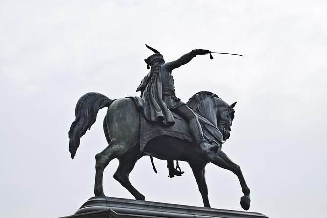 Private Zagreb Walking Tour and Wine Tasting From Zagreb - Market Life at Dolac