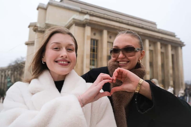 Pro & Instagram-friendly photo shoot in Paris - Meeting at the Iconic Avenue de New York