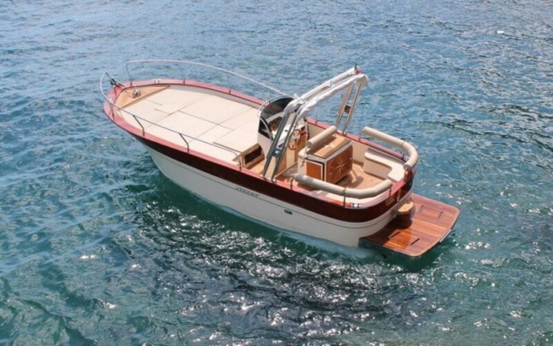 Procida: Boat Tour with Swimming Stops and Underwater Photos - Key Points