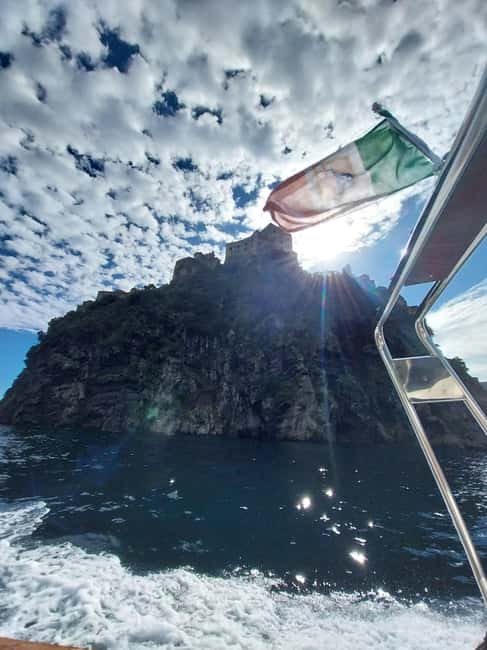 Procida: Sea View Boat Tour with Snorkeling - The Guide: Knowledge and Personal Touch