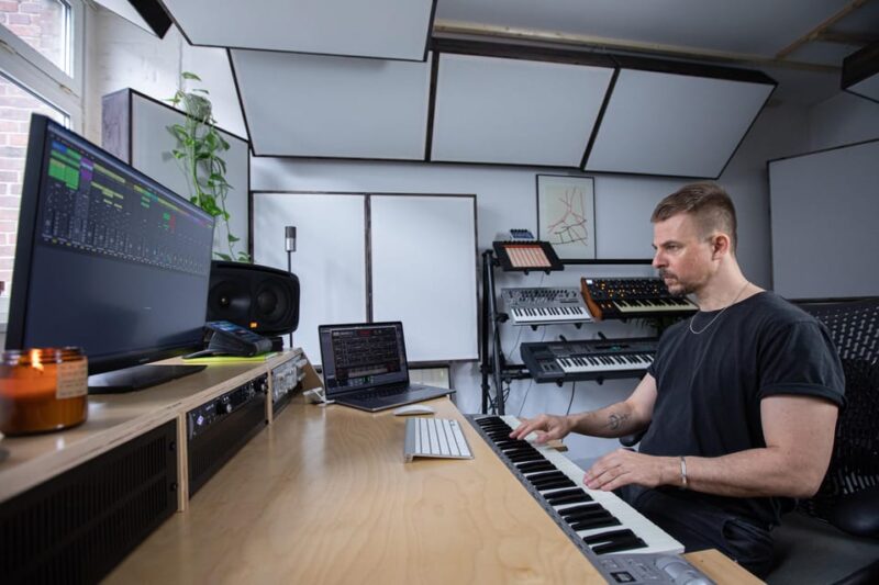 Produce Techno and House Music in Berlin - The Instructor: Andy Sexton’s Approach and Expertise