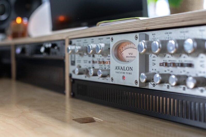 Produce Techno and House Music in Berlin - The Small Group Format and Flexibility