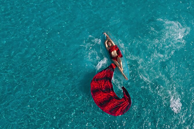 Professional Photo and Video Shoot in a Clear Kayak Cancun - What Makes the Photos and Videos Stand Out