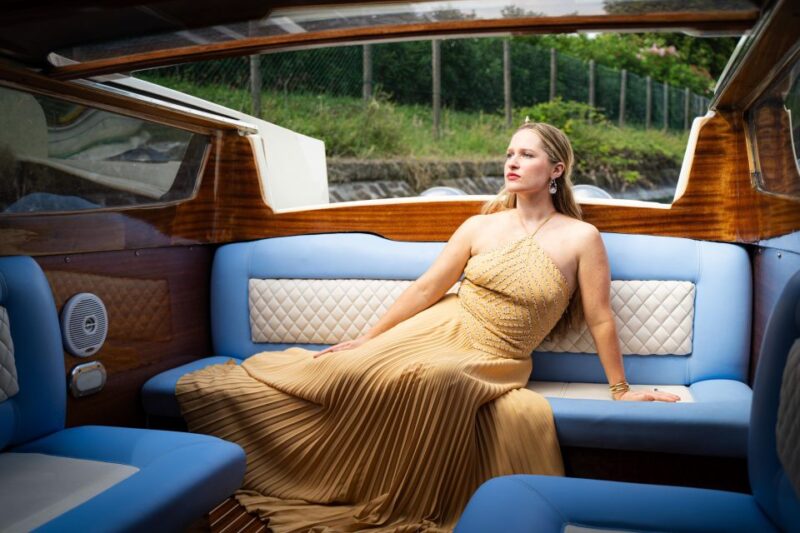 Professional Photoshoot in Venice - What the Photographer Brings to the Session