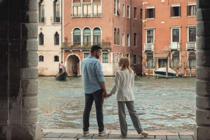 Professional Photoshoot in Venice: Rialto Bridge - The Photographer’s Style and Expertise